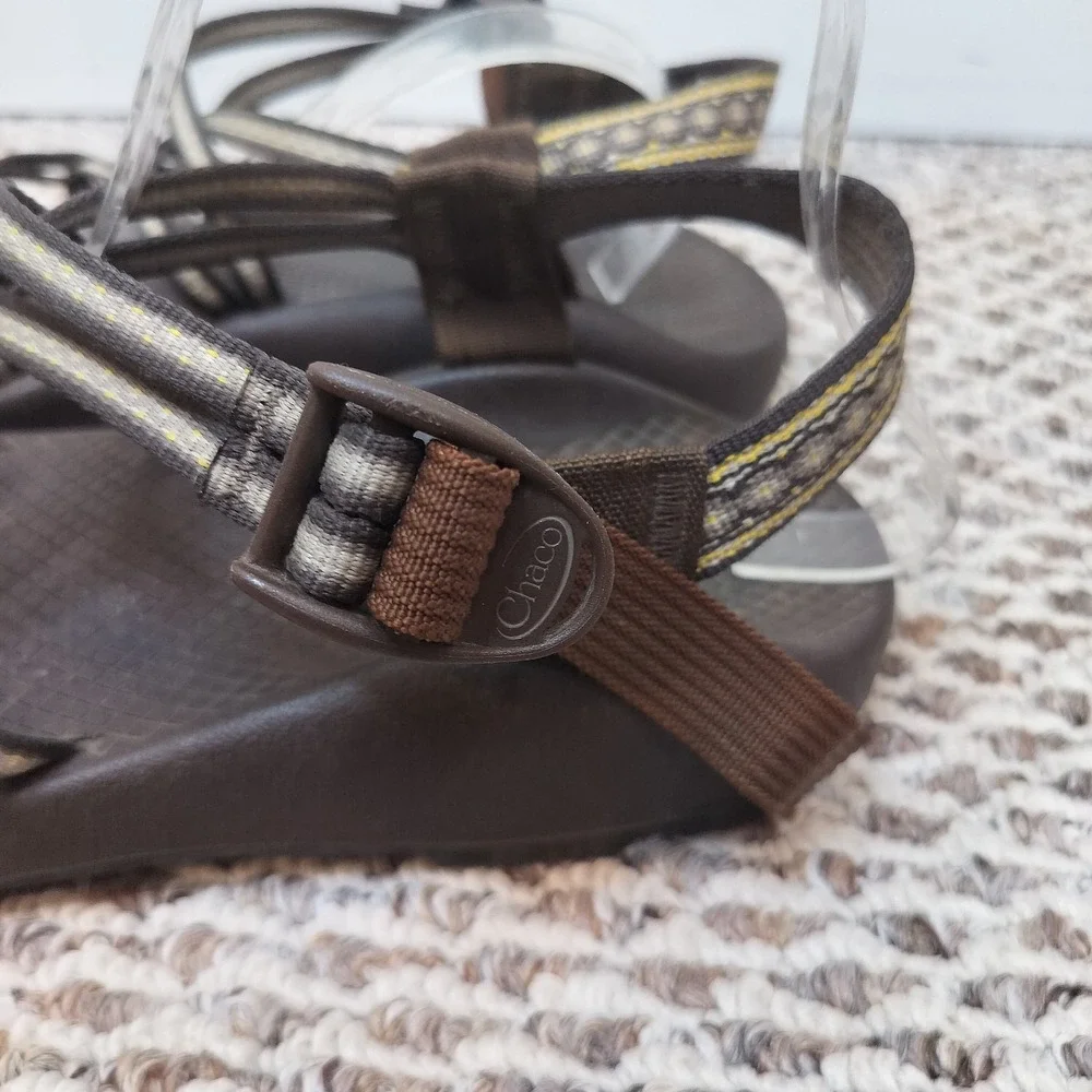 Chaco Cloud Sandals Athletic Hiking Sandals Toe Loop Brown